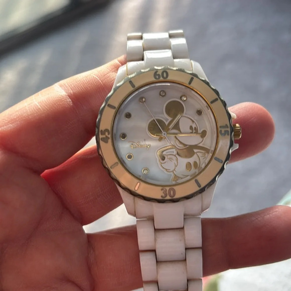 Vintage Disney Mickey Mouse watch-needs battery - Picture 2 of 3